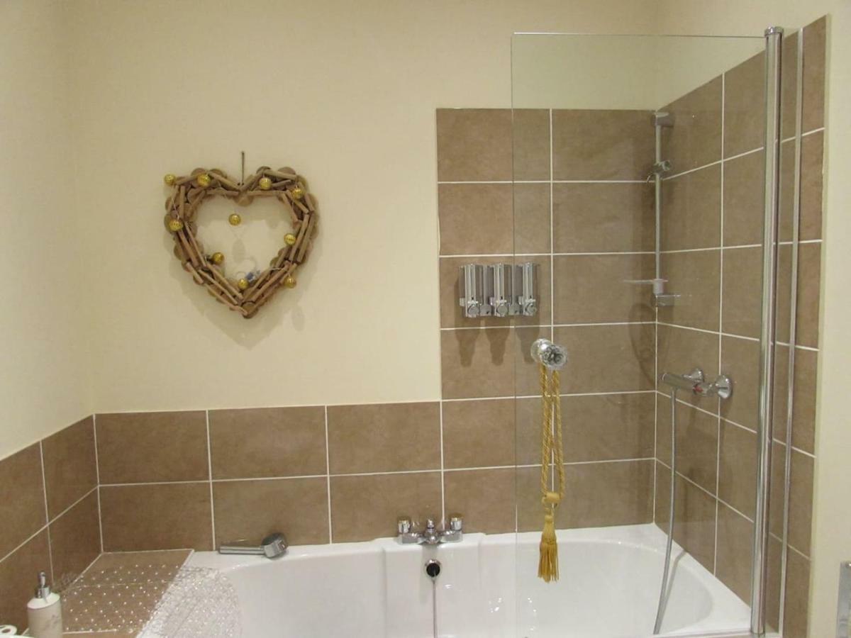 Apartment 5 - Two Bedroom Luxury Apartment Close To Town, Mainline Rail & Theatre Stylish And Comfortable Darlington  Eksteriør billede