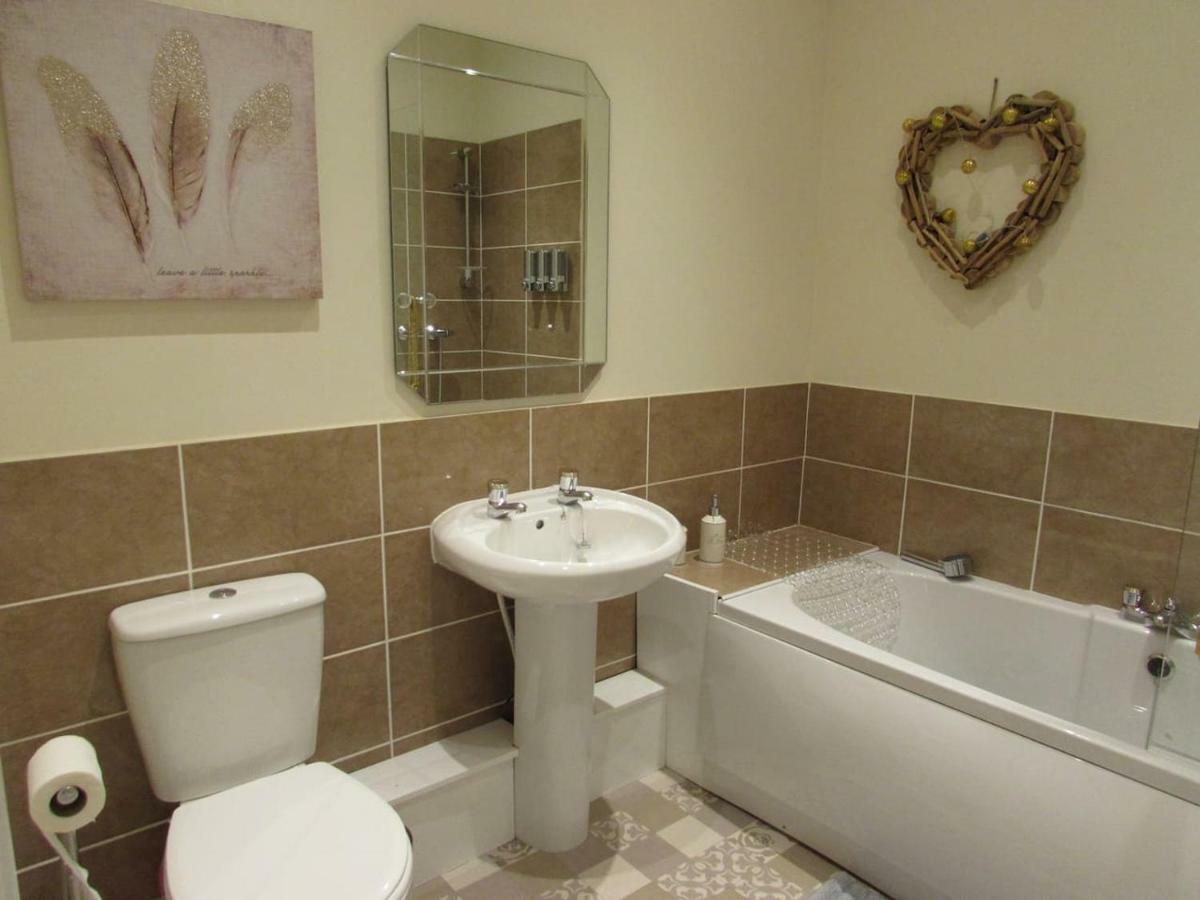 Apartment 5 - Two Bedroom Luxury Apartment Close To Town, Mainline Rail & Theatre Stylish And Comfortable Darlington  Eksteriør billede